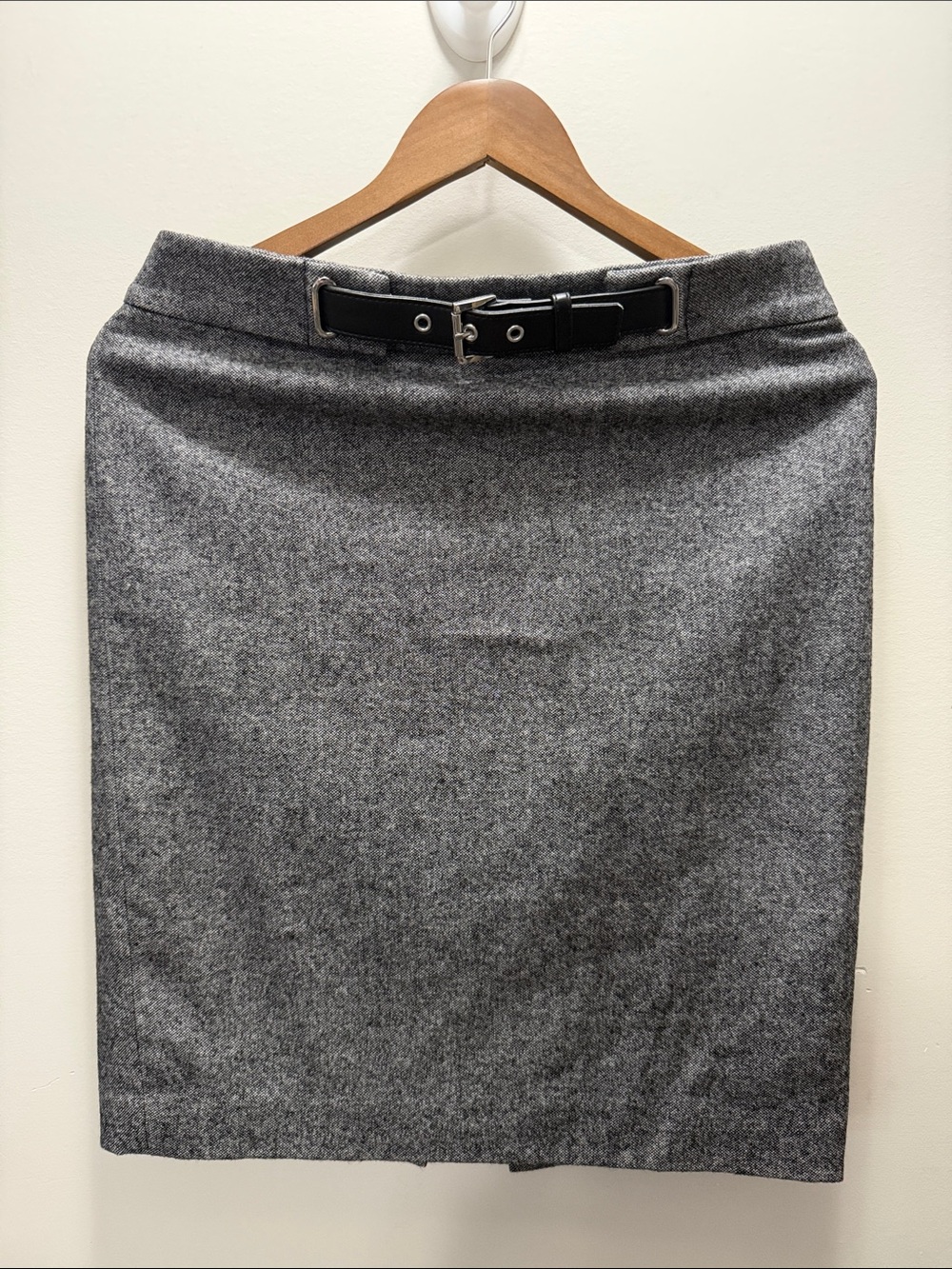Michael Kors Charcoal Pencil Skirt with Black Belt Accent Size 4 / 31W / L21